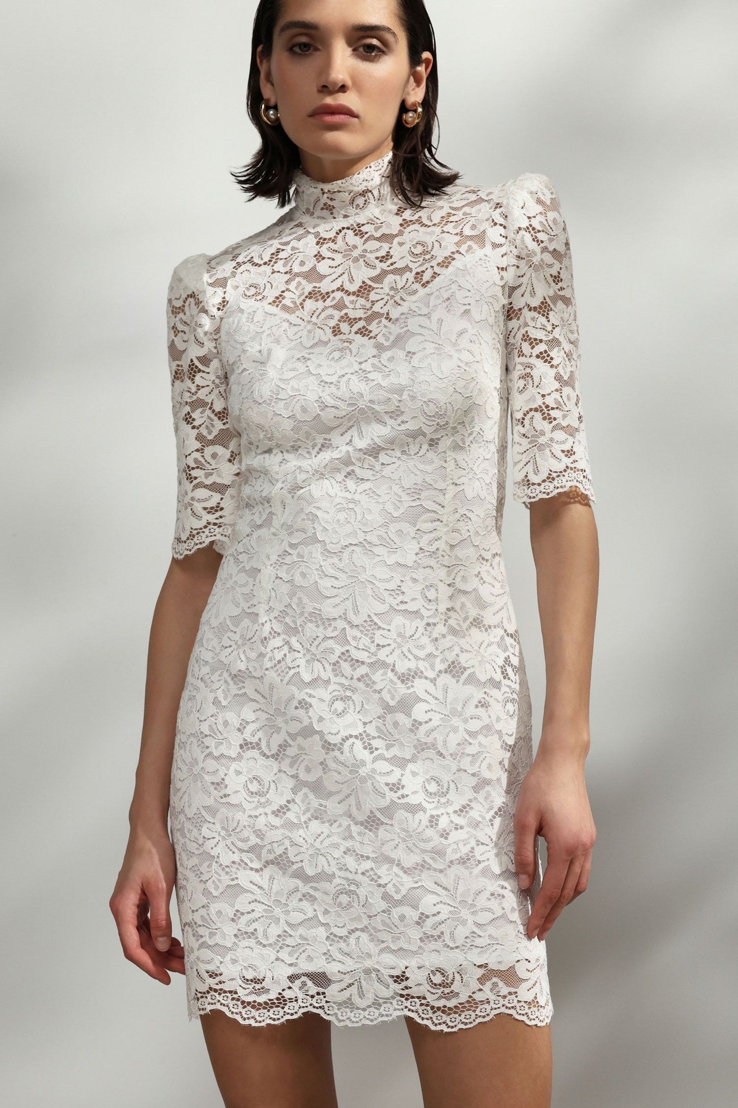 ABITO CORTO IN PIZZO A COLLO ALTO LATTE IMPERIAL.