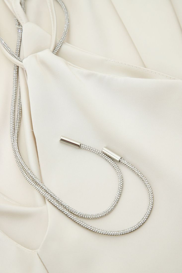 Abito lungo plissettato con dettagli pendenti e drappeggI IMPERIAL