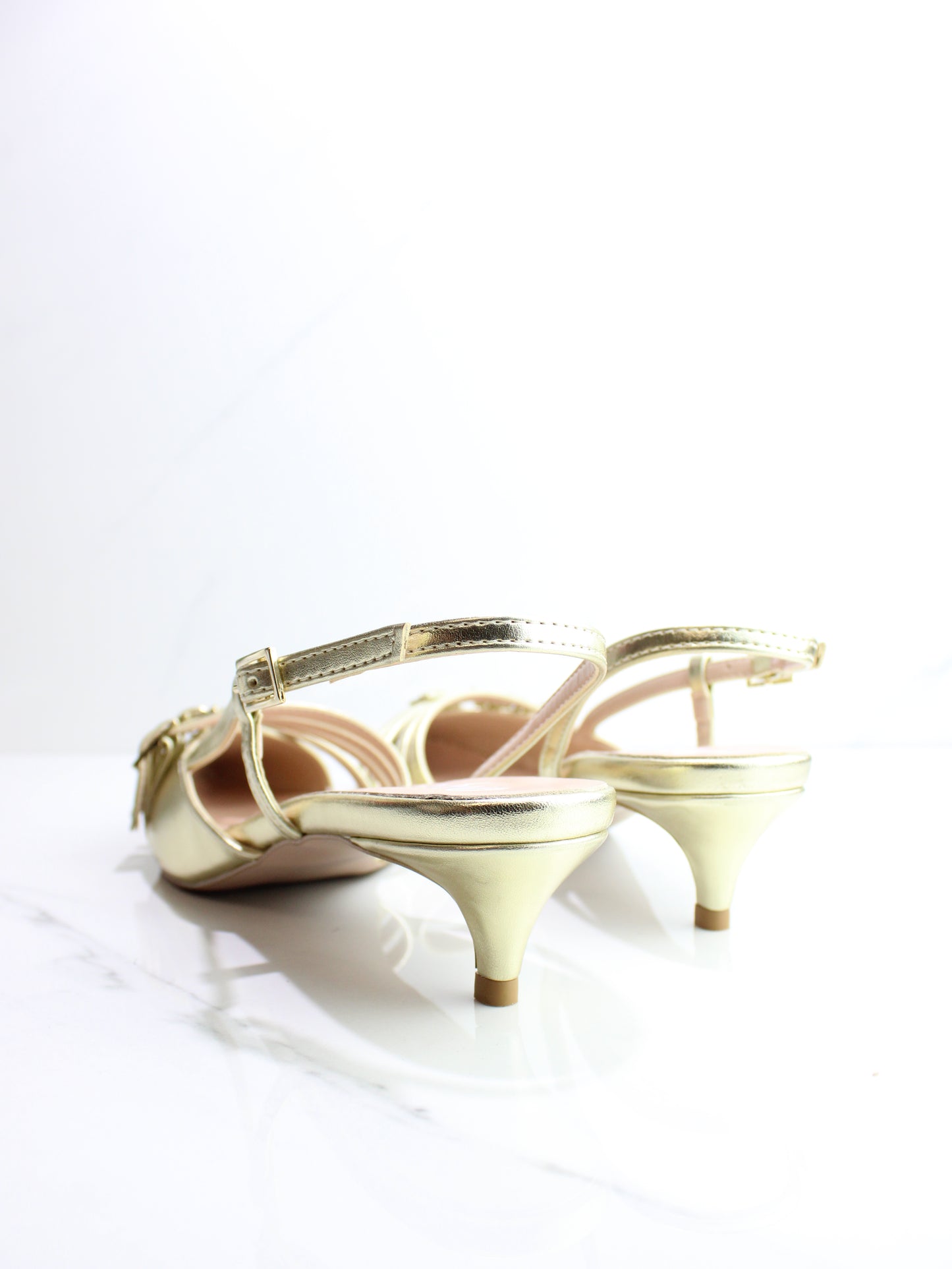 SLINGBACK FIBBIE PLATINO OVYE