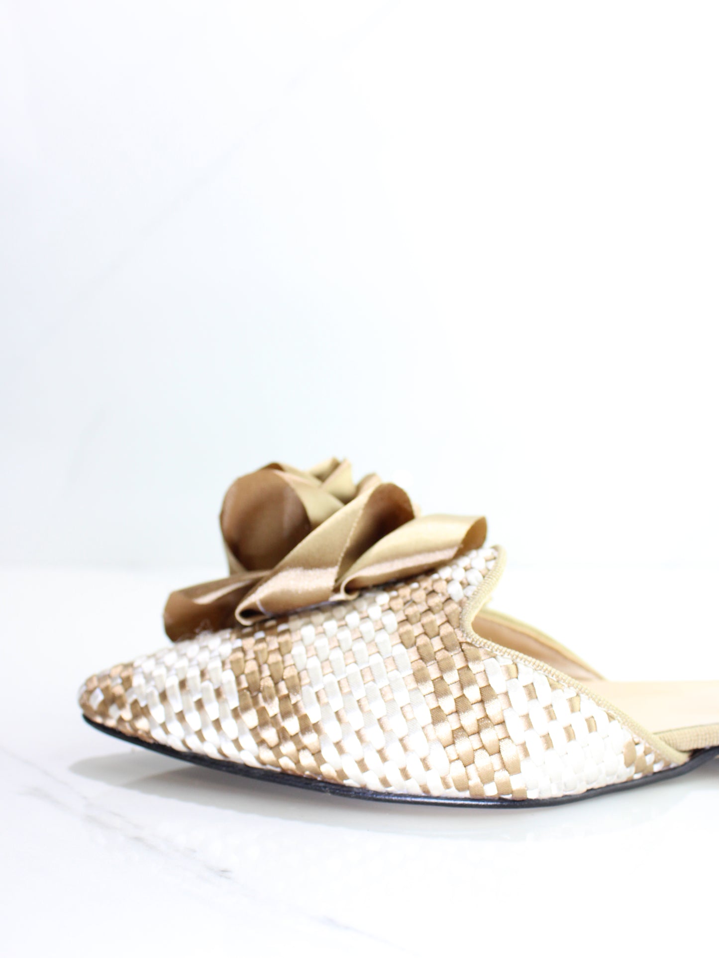 SLINGBACK IN RAFIA CON FIORE OVYE