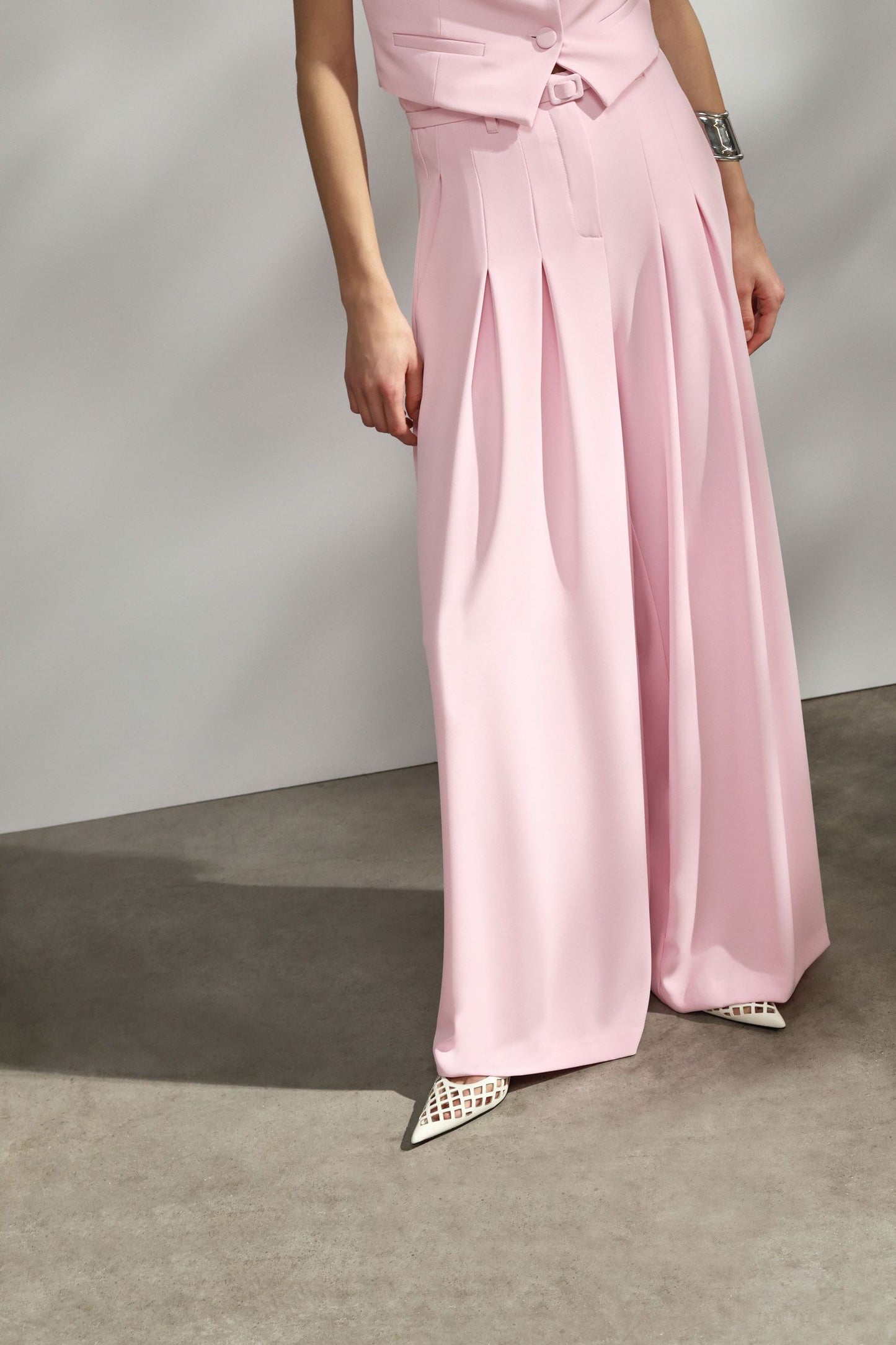 PANTALONI AMPI CON VITA ALTA E PINCES NEVE IMPERIAL