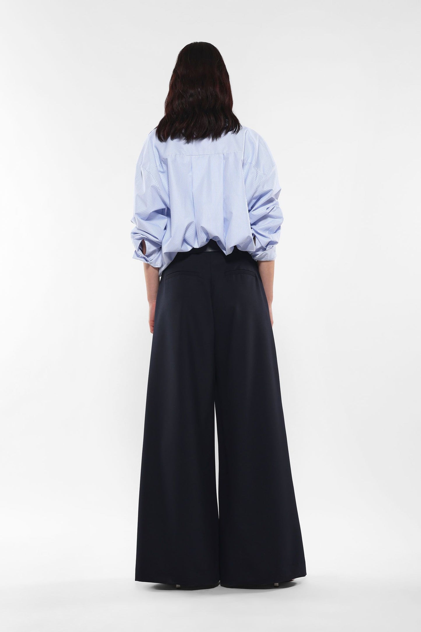 Pantaloni a palazzo monocolour con piega stirata e cintura IMPERIAL.