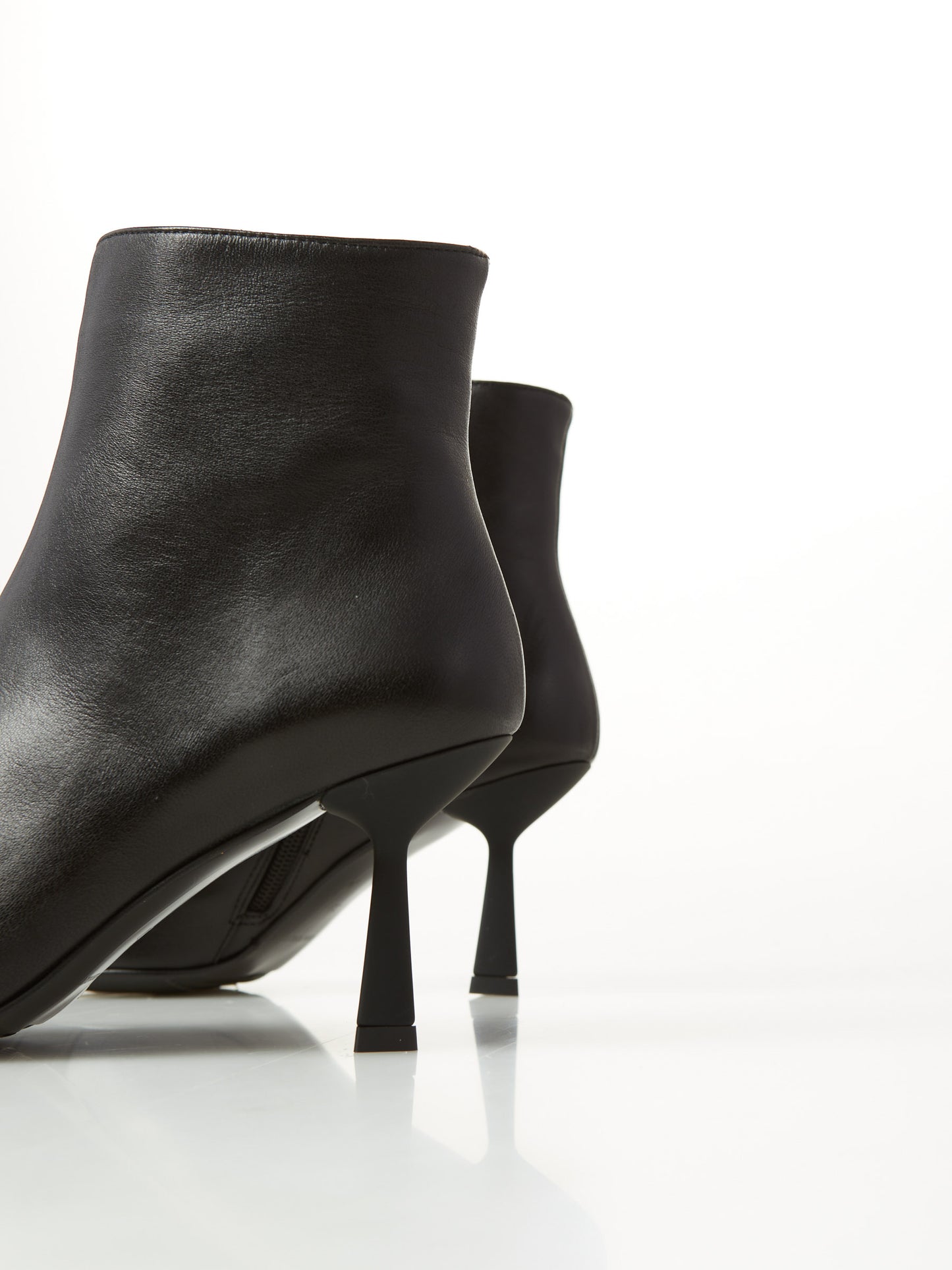 Stivaletto In Pelle Con Accessorio OVYE