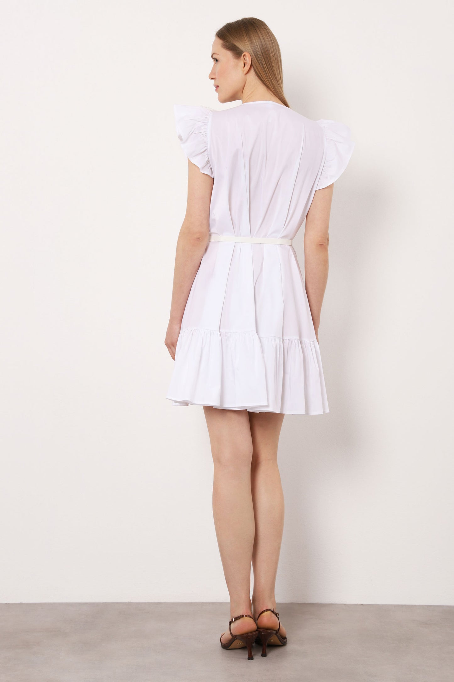 ABITO CON RUCHES E VOLANT IN SANGALLO IMPERIAL