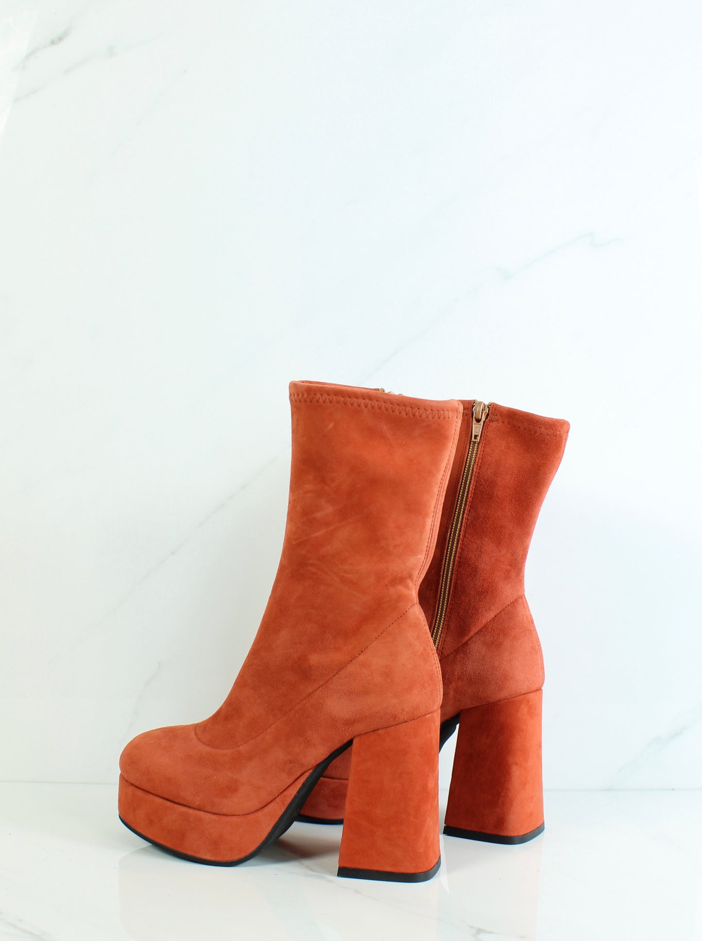 STIVALETTO IN CAMOSCIO CON PLATEAU OVYE