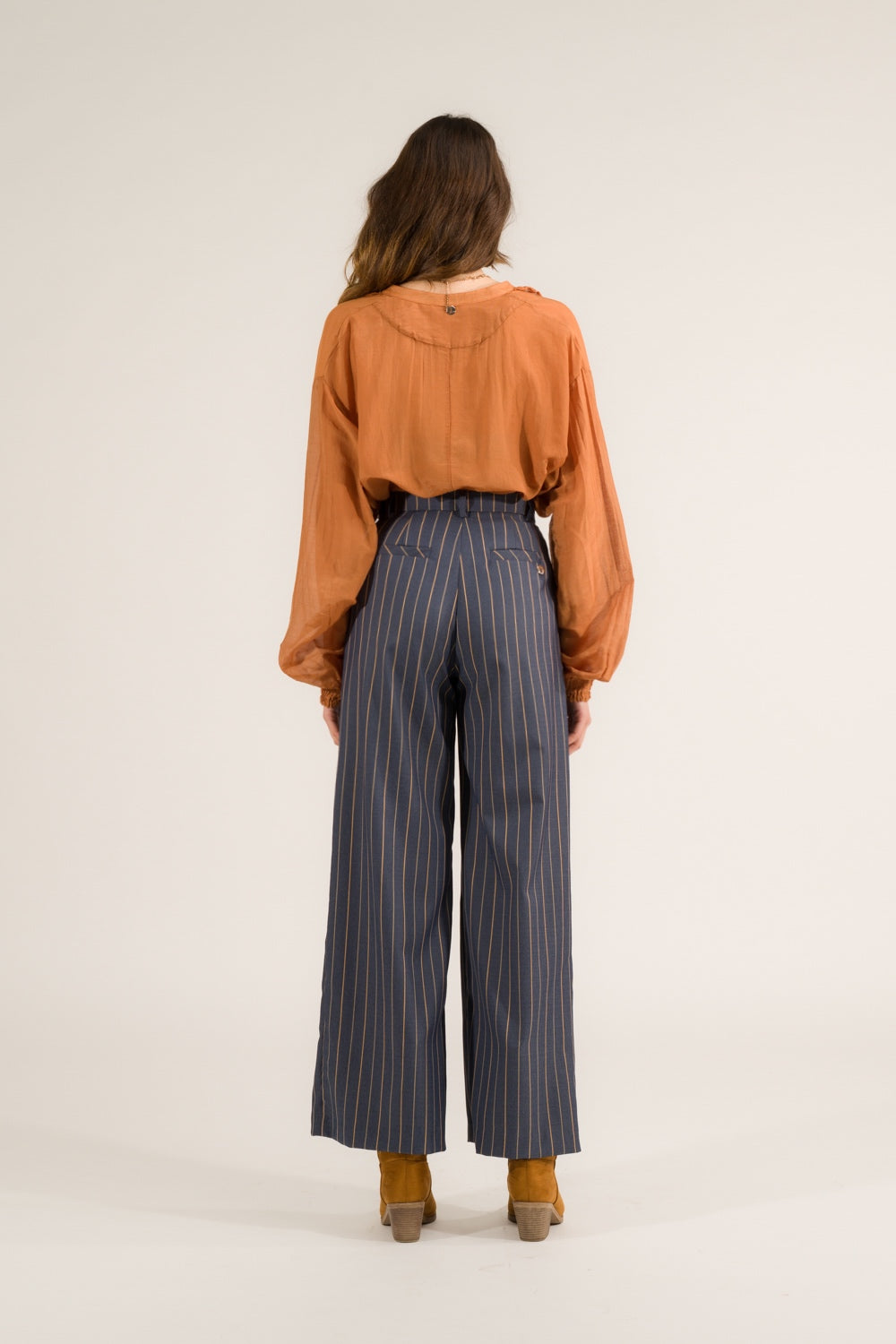 PANTALONE LARGO PINCES GESSATO KONTATTO