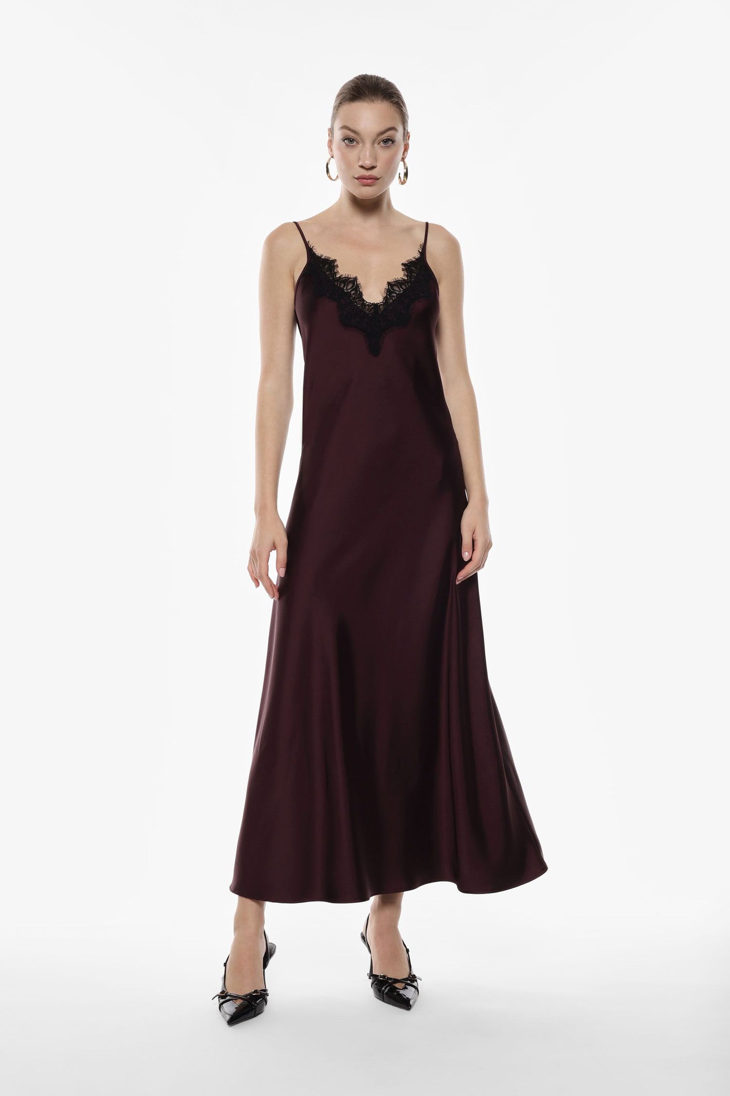 ABITO LUNGO CON SPALLINE E PIZZO SCOLLO A V AFVTKBA PRUGNA IMPERIAL.