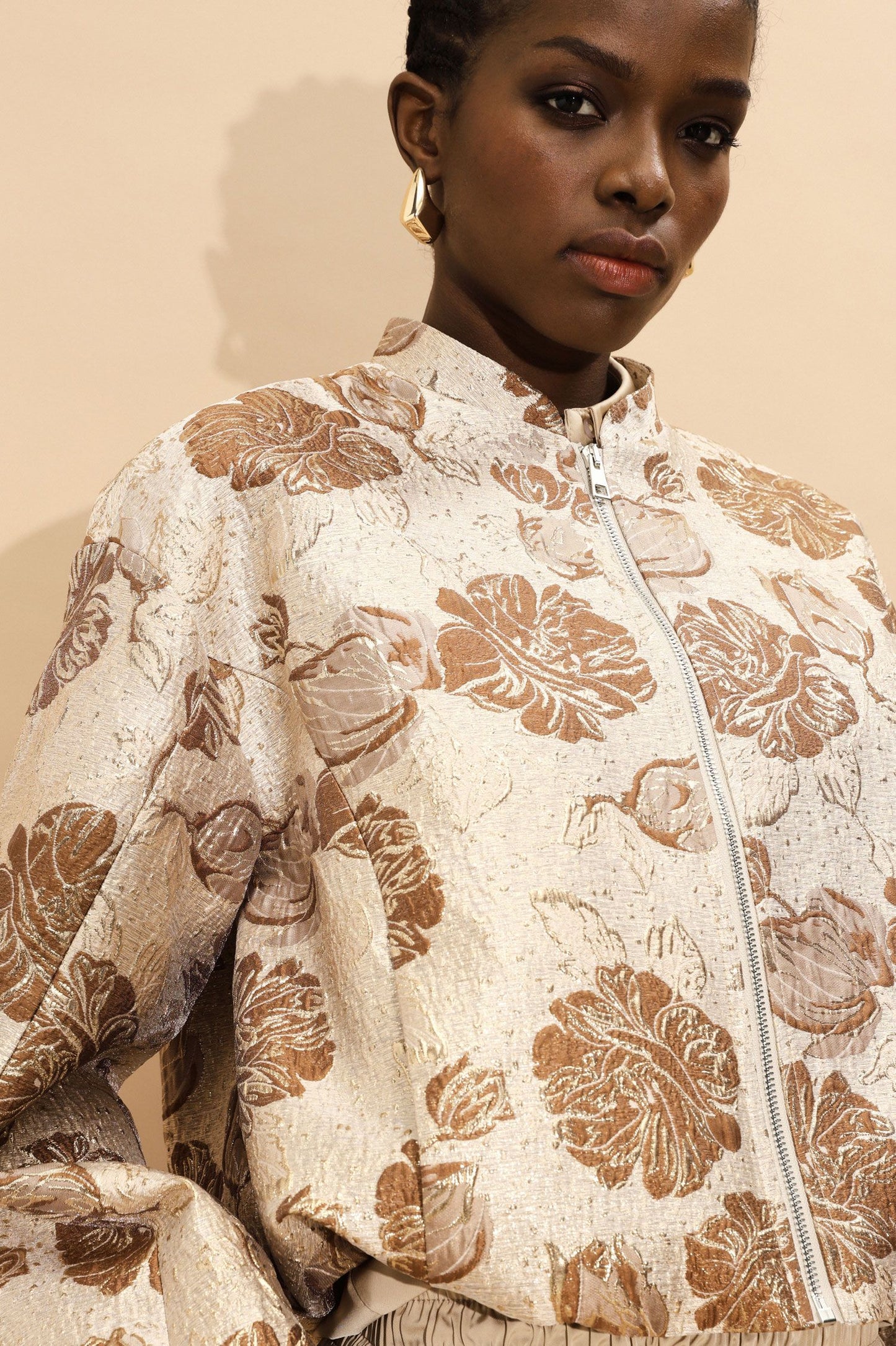 GIUBBOTTO BOMBER CON RICAMO FLOREALE BEIGE IMPERIAL.
