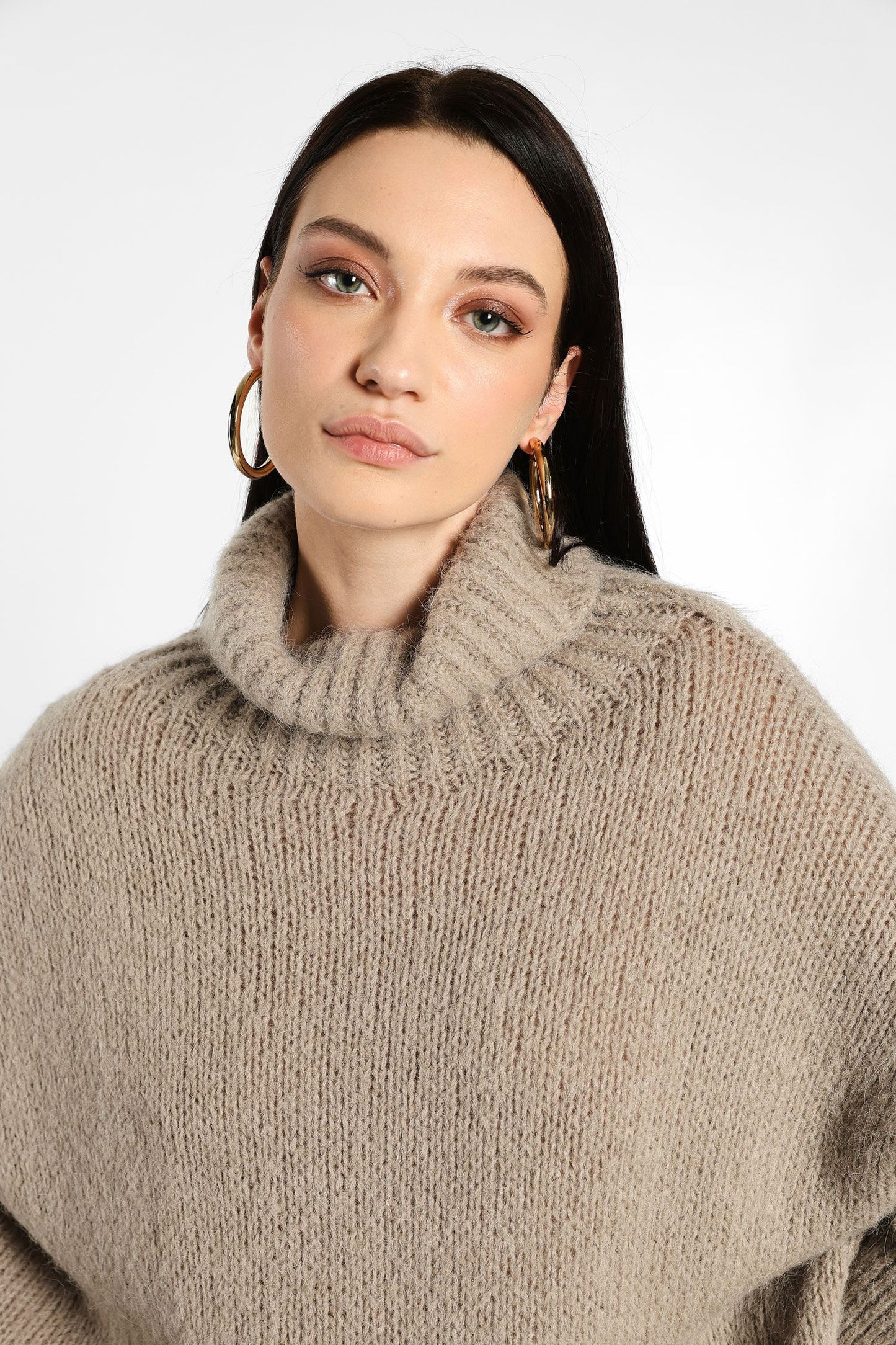 MAGLIA OVERSIZE COLLO ALTO M3025889 TAUPE IMPERIAL.