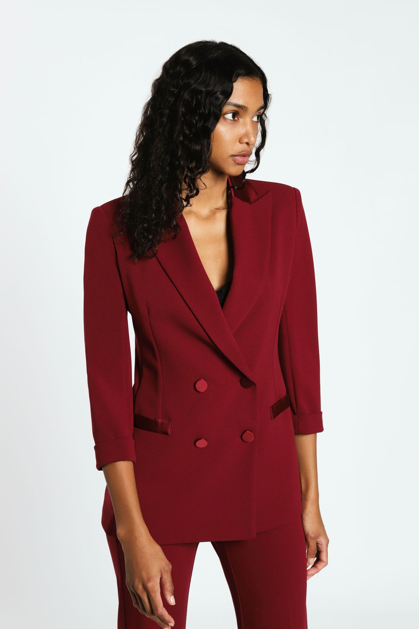Tailleur giacca doppiopetto monocolour con rever a lancia con pantalone flare monocolour IMPERIAL