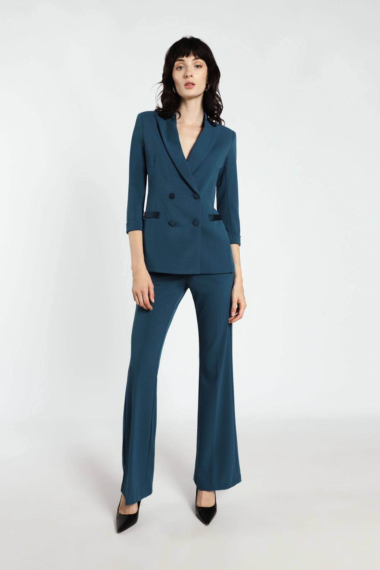 Tailleur giacca doppiopetto monocolour con rever a lancia e