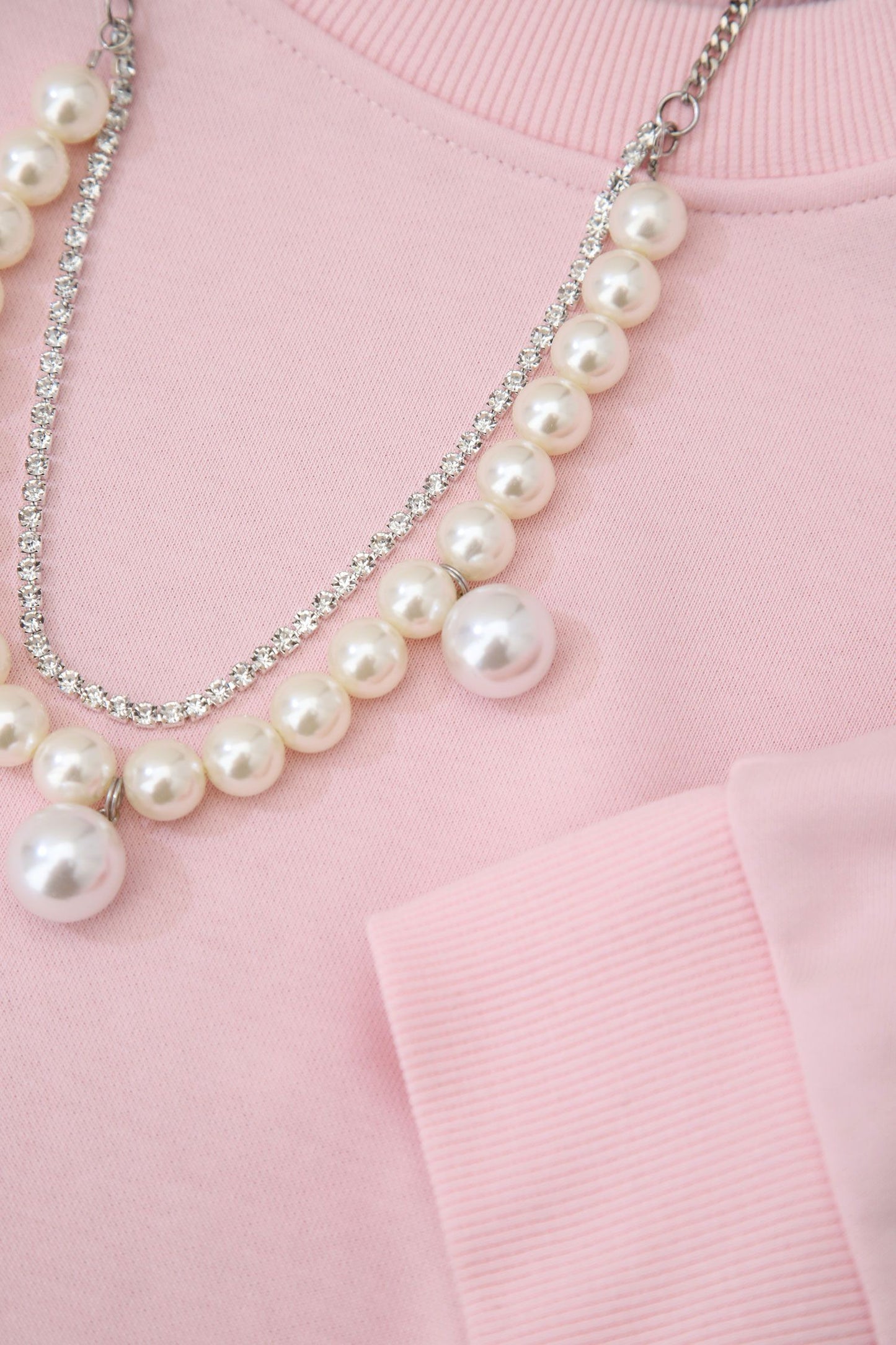 Felpa oversize monocolour con dettaglio collier di perle IMPERIAL.