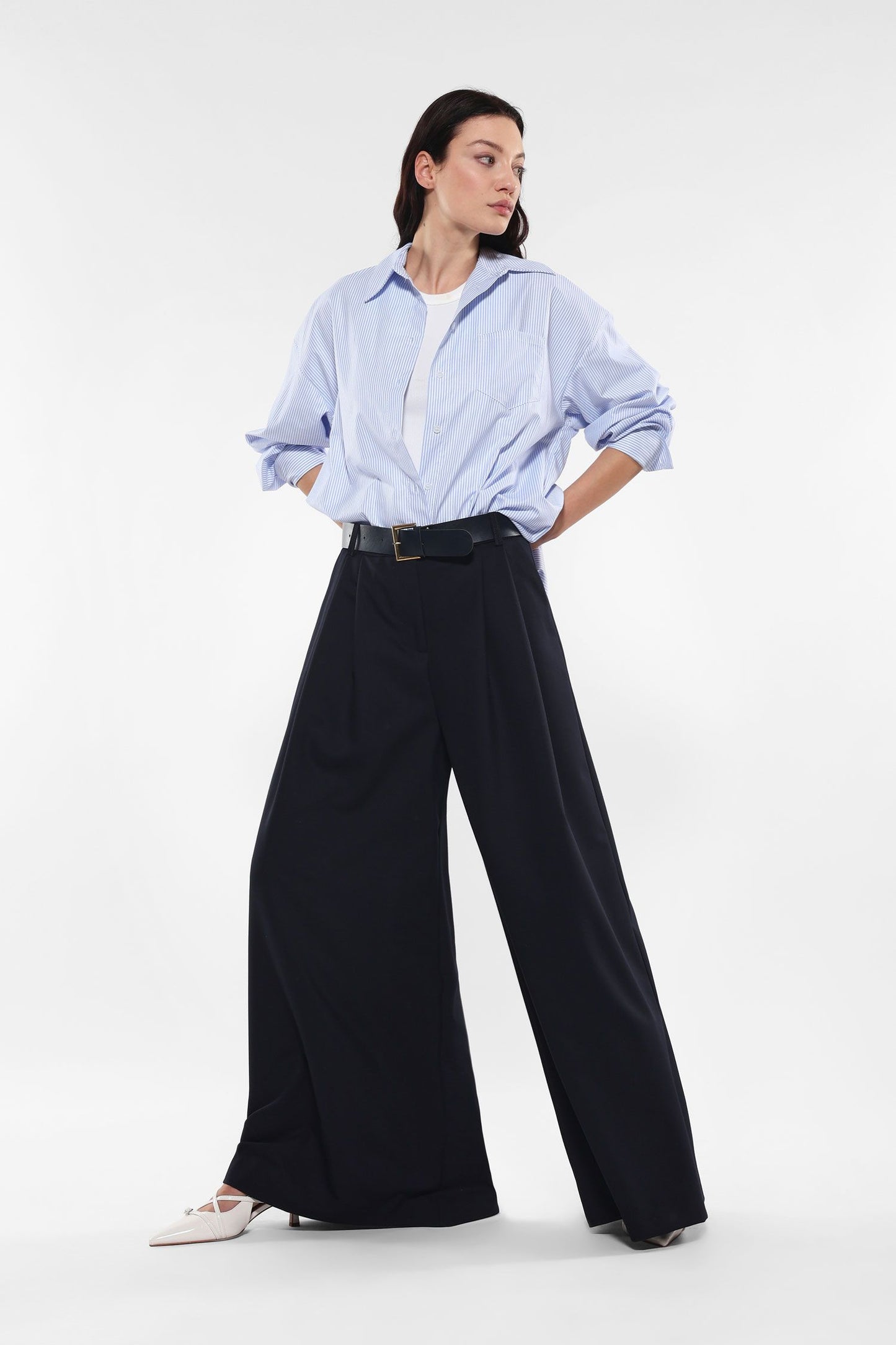 Pantaloni a palazzo monocolour con piega stirata e cintura IMPERIAL.