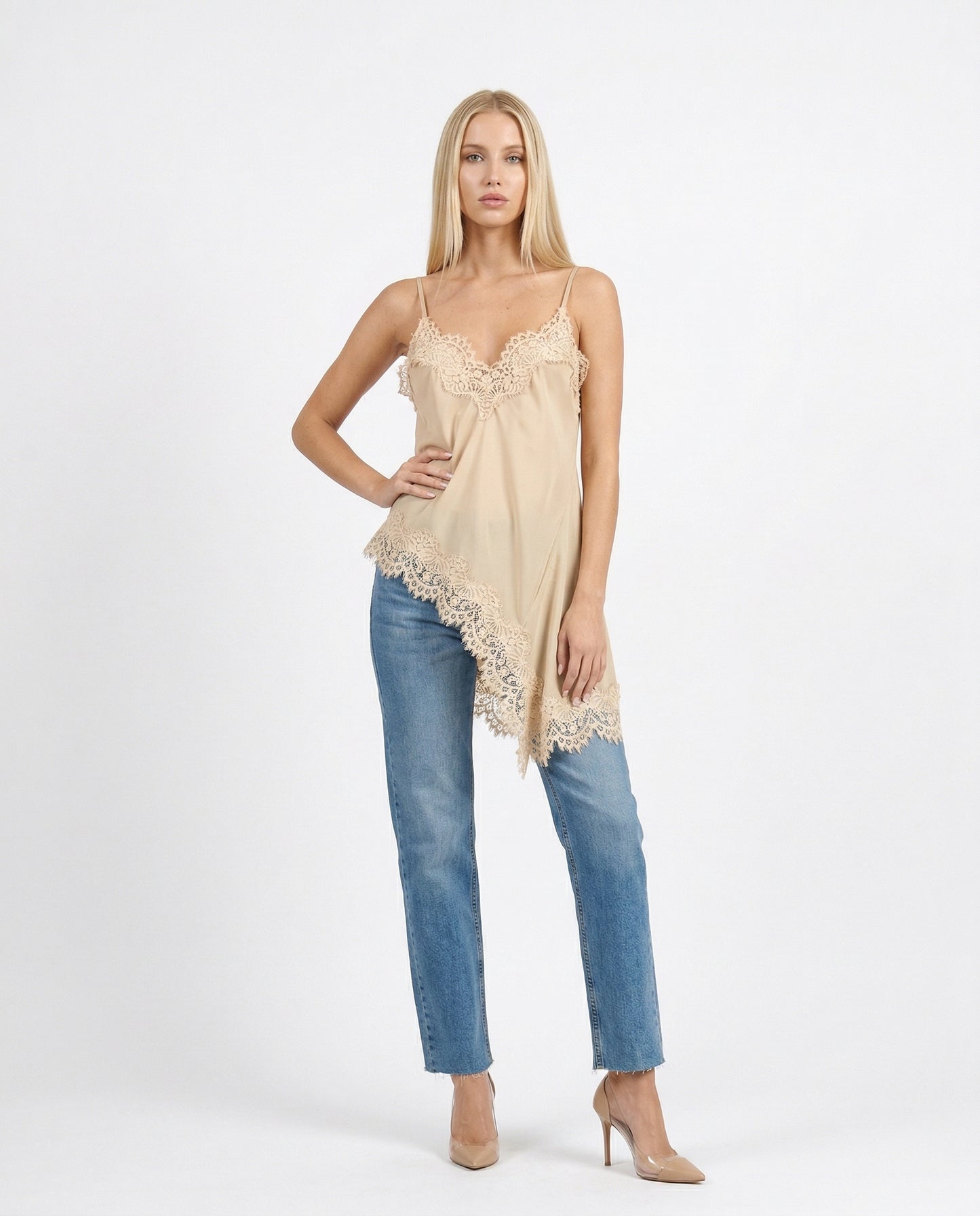 TOP CON PIZZO S26T482 SABBIA TENSIONE IN.
