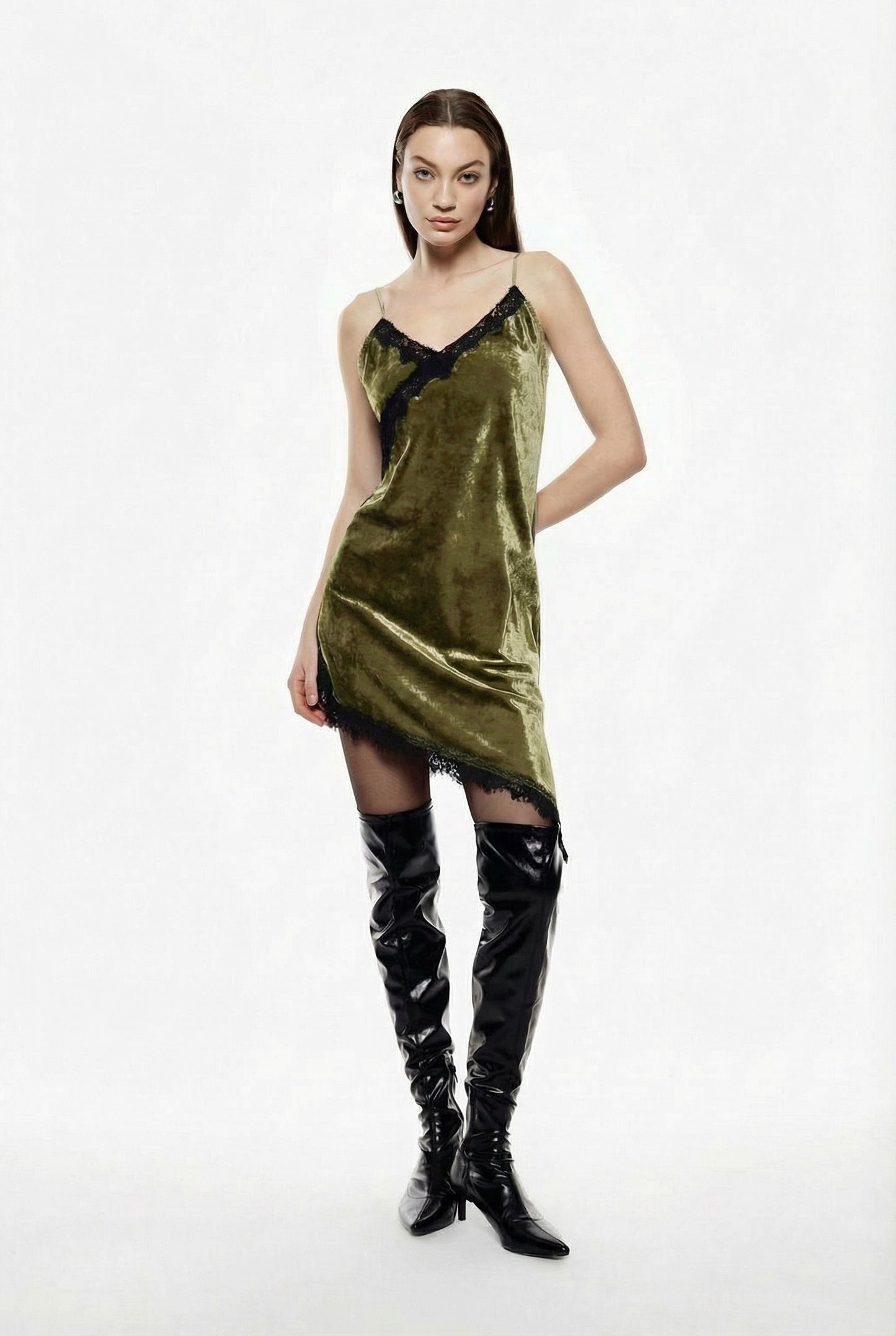 ABITO IN VELLUTO E PIZZO AFXUKXO OLIVA IMPERIAL.