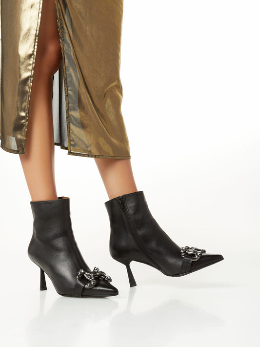 Stivaletto In Pelle Con Accessorio OVYE