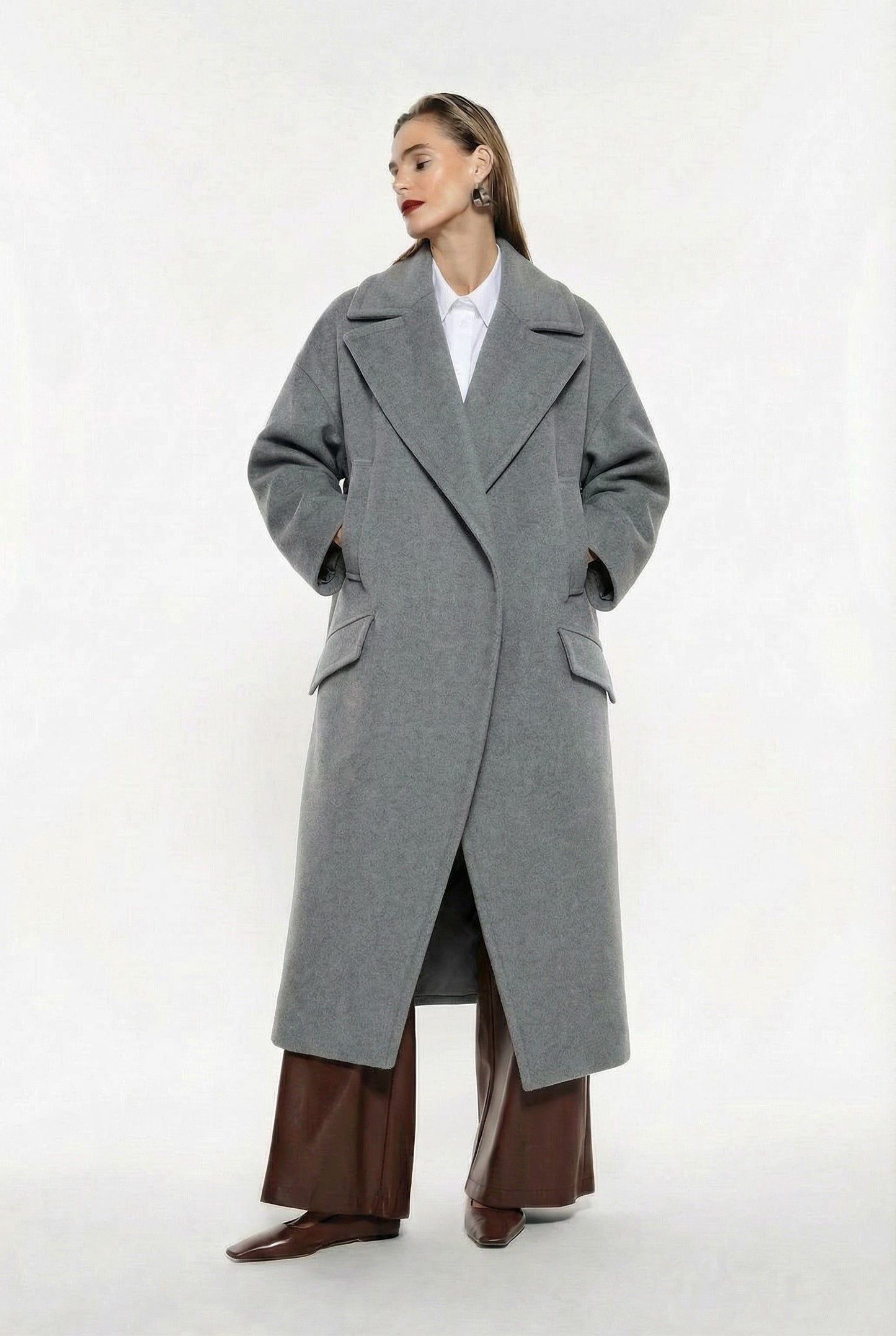 CAPPOTTO OVER CON MAXI REVERS E TASCHE KG26KLY GRIGIO IMPERIAL.