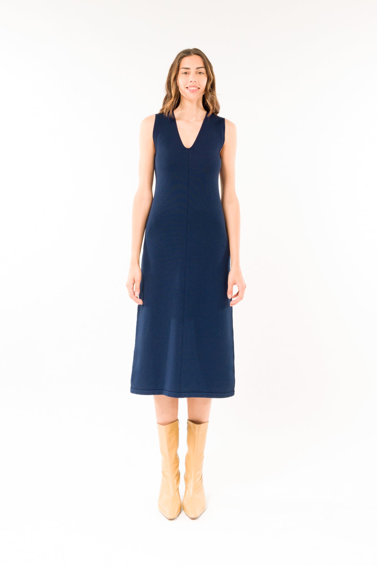 ABITO SCOLLO V SMANICATO KONTATTO.